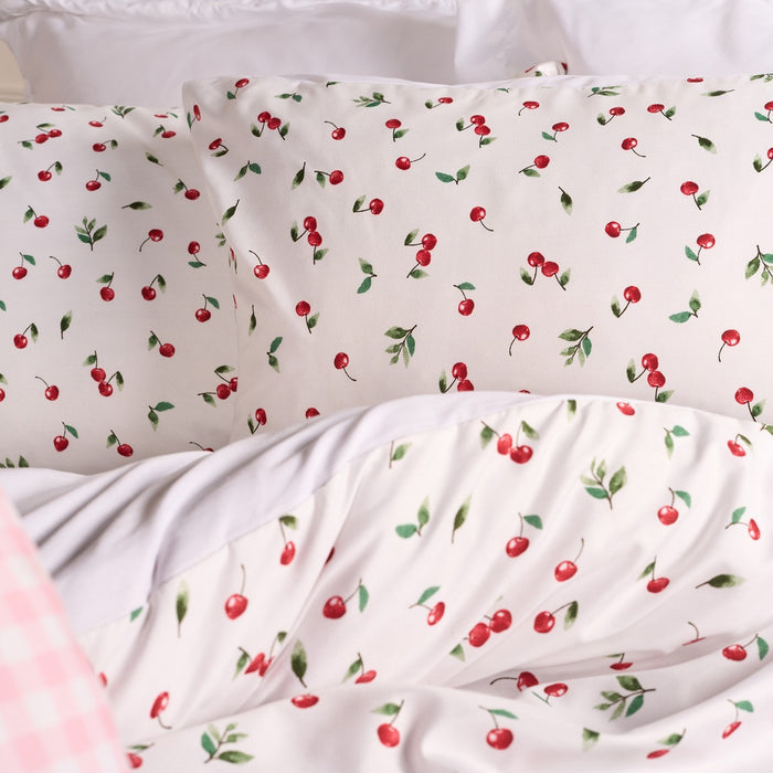 Ditsy Cherry Duvet Set - White/Red 🇬🇧