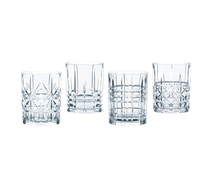 Set of 4 glas whisky tumblers with geometric patterns etched in.