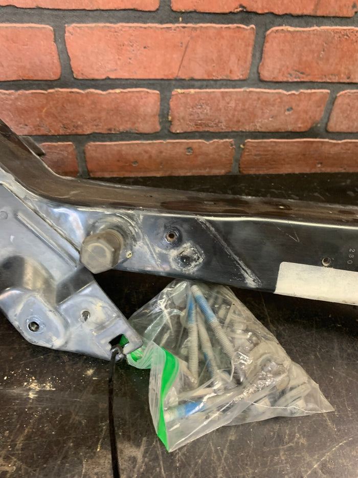 2012-2018 Jeep Grand Cherokee IV WW2 Bracket Right Brace Lock Carrier 149427