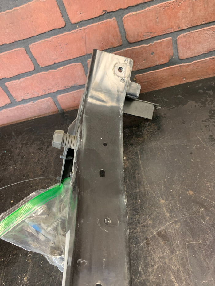2012-2018 Jeep Grand Cherokee IV WW2 Bracket Right Brace Lock Carrier 149427