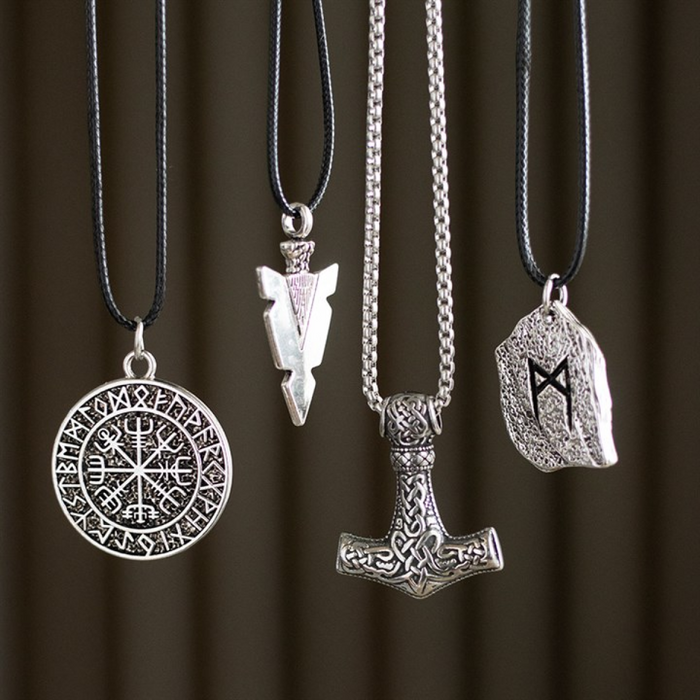 Arrowhead of Strength Viking Cord Necklace 🇬🇧