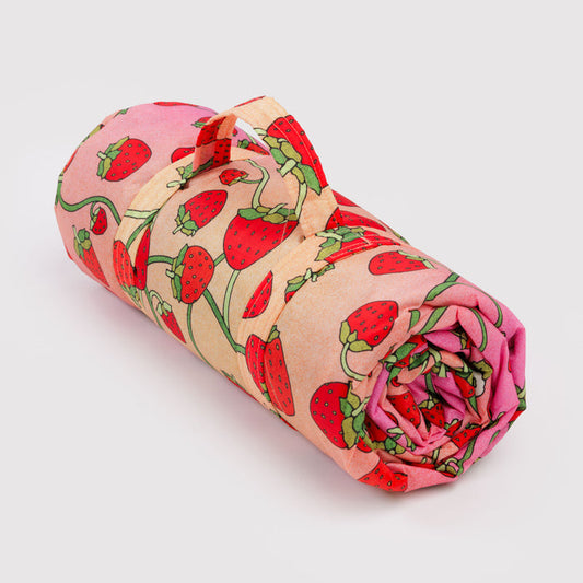 BAGGU Puffy Picnic Blanket: Strawberry Blossom