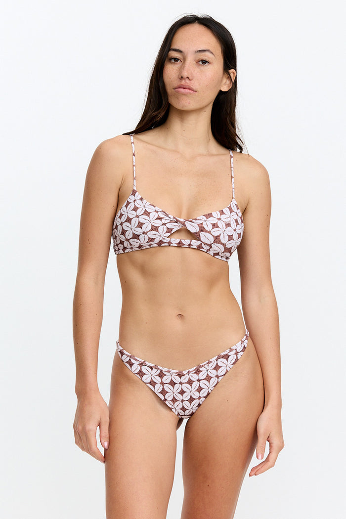 BENOA Johnny Bottom (Cowrie Basket, Spring, Goldie, Velzy, Guava)