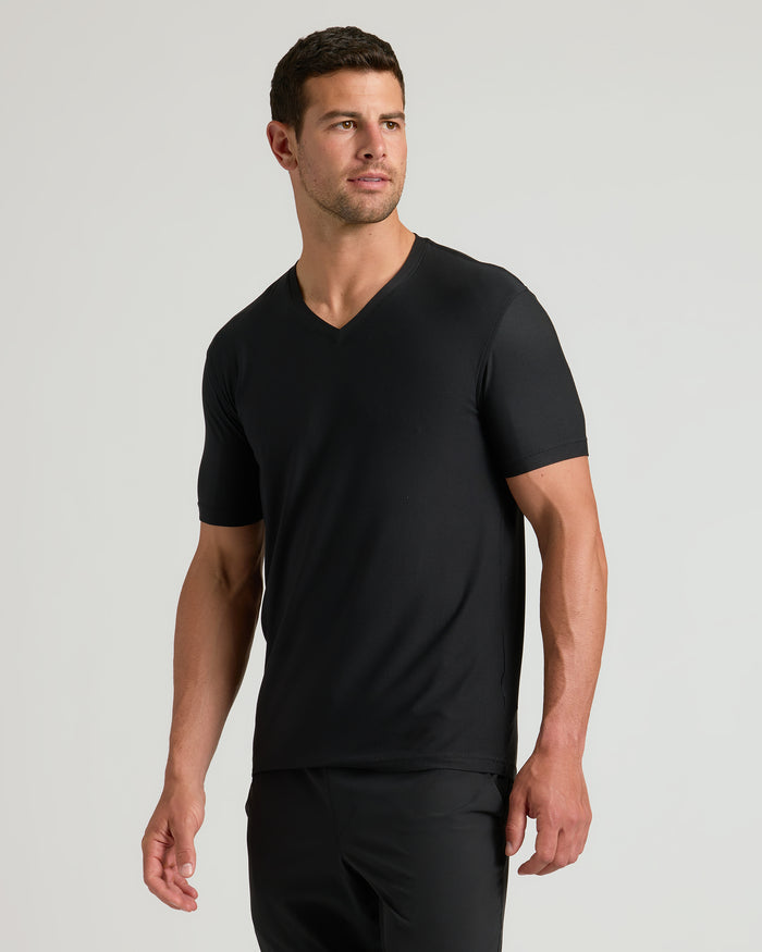 Black Active V-Neck 3-Pack worn by stubbled male model.