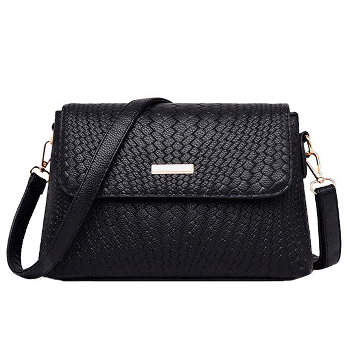 CL1372 - Simple Black Messenger Bag