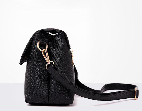 CL1372 - Simple Black Messenger Bag