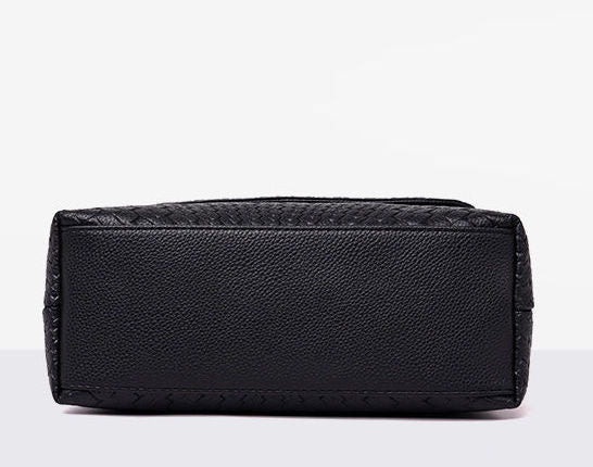 CL1372 - Simple Black Messenger Bag