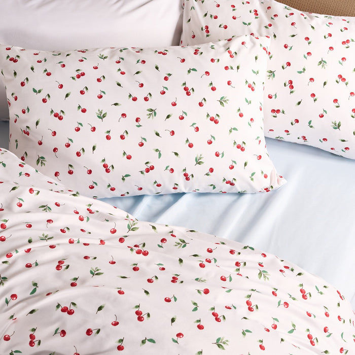 Ditsy Cherry Duvet Set - White/Red 🇬🇧
