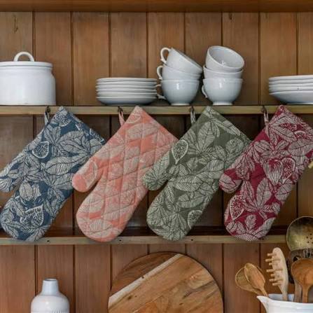 RAINE & HUMBLE Fig Tree Cotton Single Oven Glove in Kuwait - Waha Lifestyle