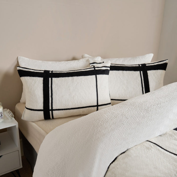 Oakley Grid Teddy Duvet Cover Set - Natural/Black 🇬🇧