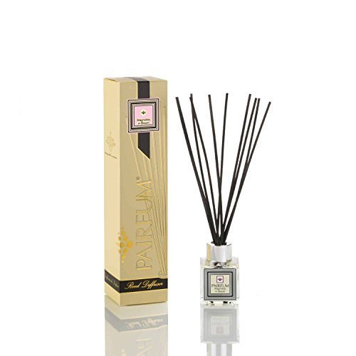 Pairfum London luxury reed diffuser with magnolias in bloom scent, 50 ml, featuring 10 black reeds for elegant home fragrance.