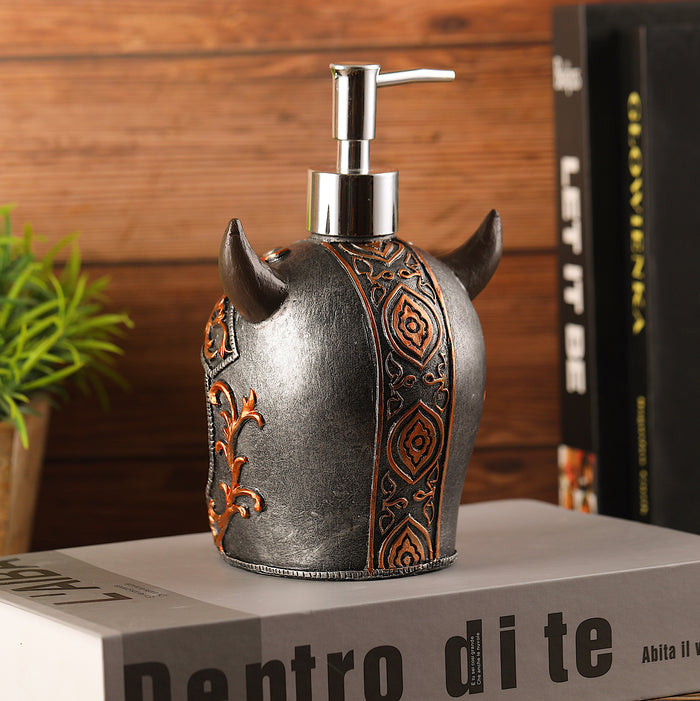 Retro Viking Skull Resin Liquid Dispensing Bottle 🇨🇳