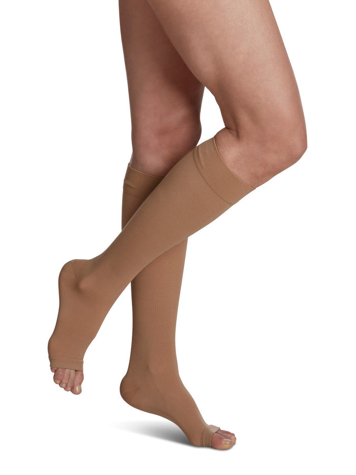 Sigvaris Select Comfort Plus Men's Knee High, Closed Toe 20-30mmHg - Compression Level: Firm 20-30 MmHg - Male - Foot