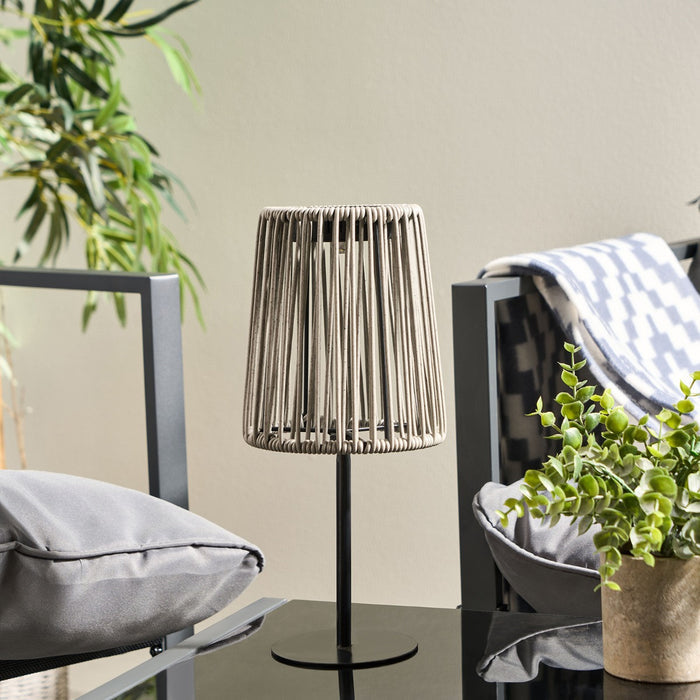 Solar Rattan Table Lamp 🇬🇧