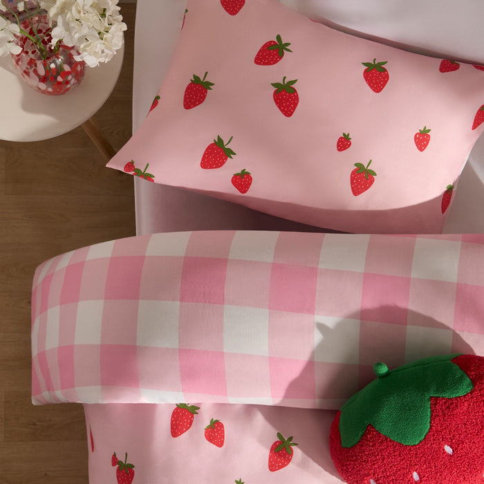 Strawberry Gingham Print Reversible Duvet Set - Pink 🇬🇧