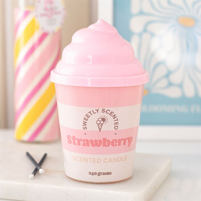 Strawberry Ice Cream Scented Candle 🇬🇧