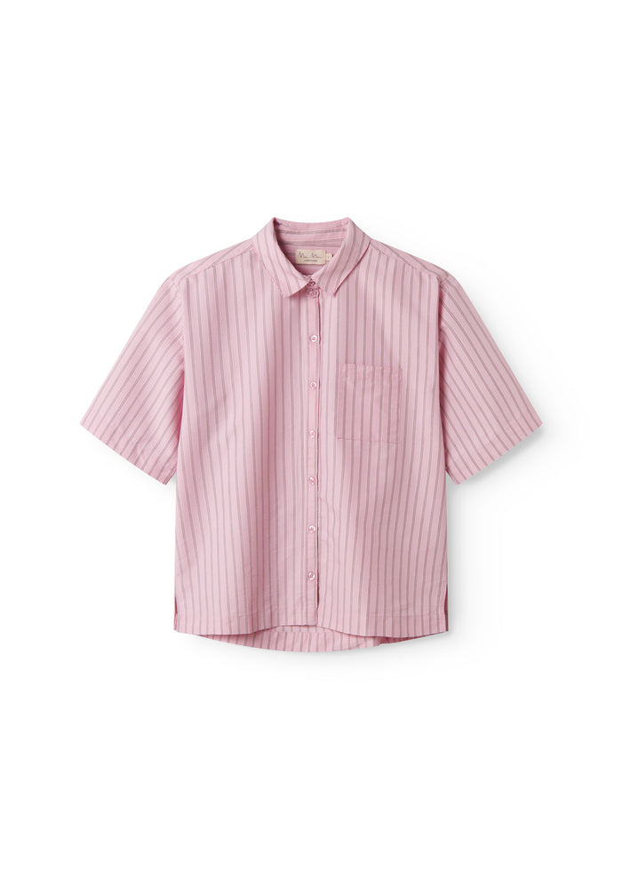 Red short-sleeved shirt for women with fine stripes, classic collar, breast pockets, and front button closure.